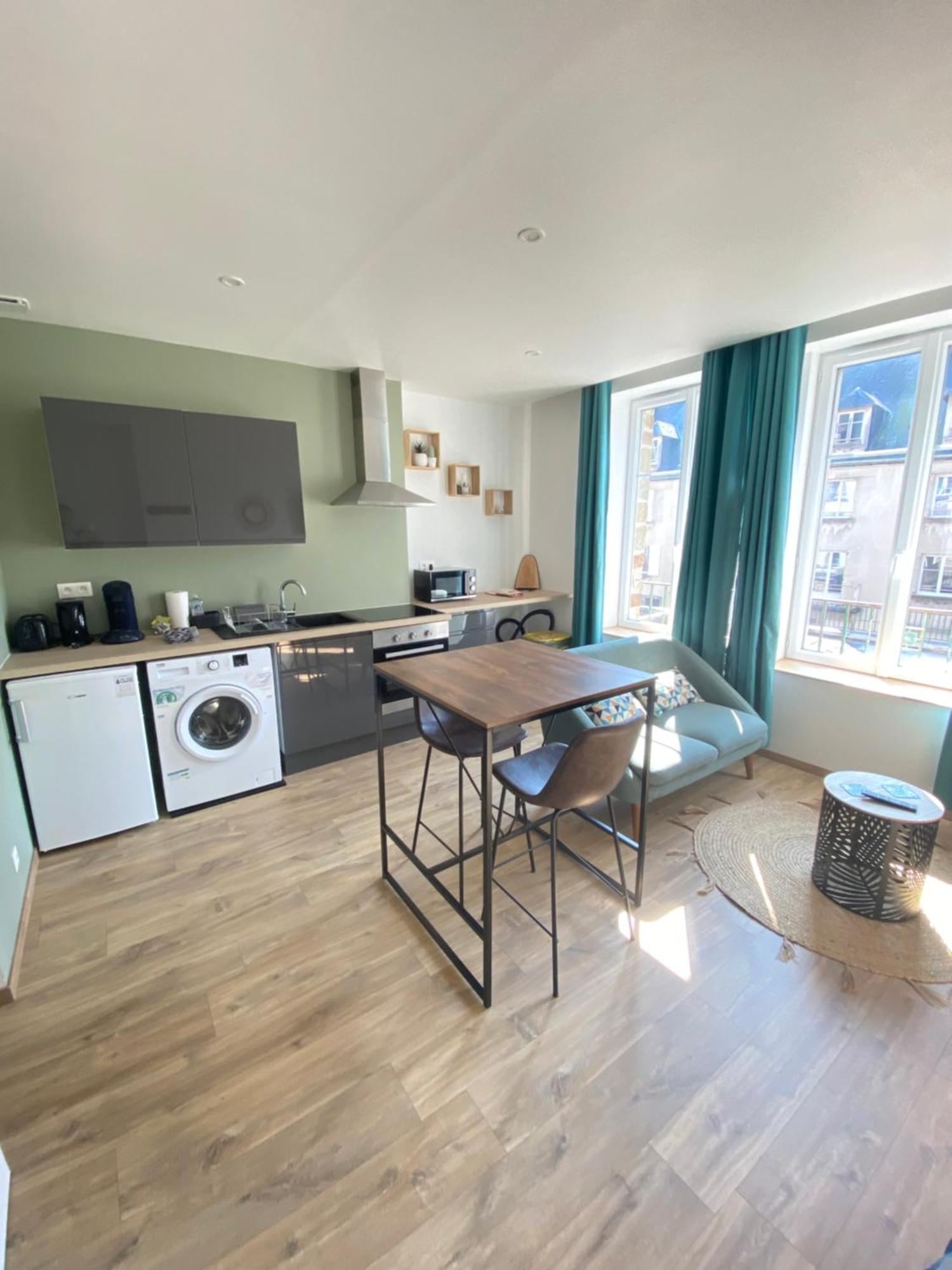 Joli Appartement F2 Plein Centre Coutances Extérieur photo