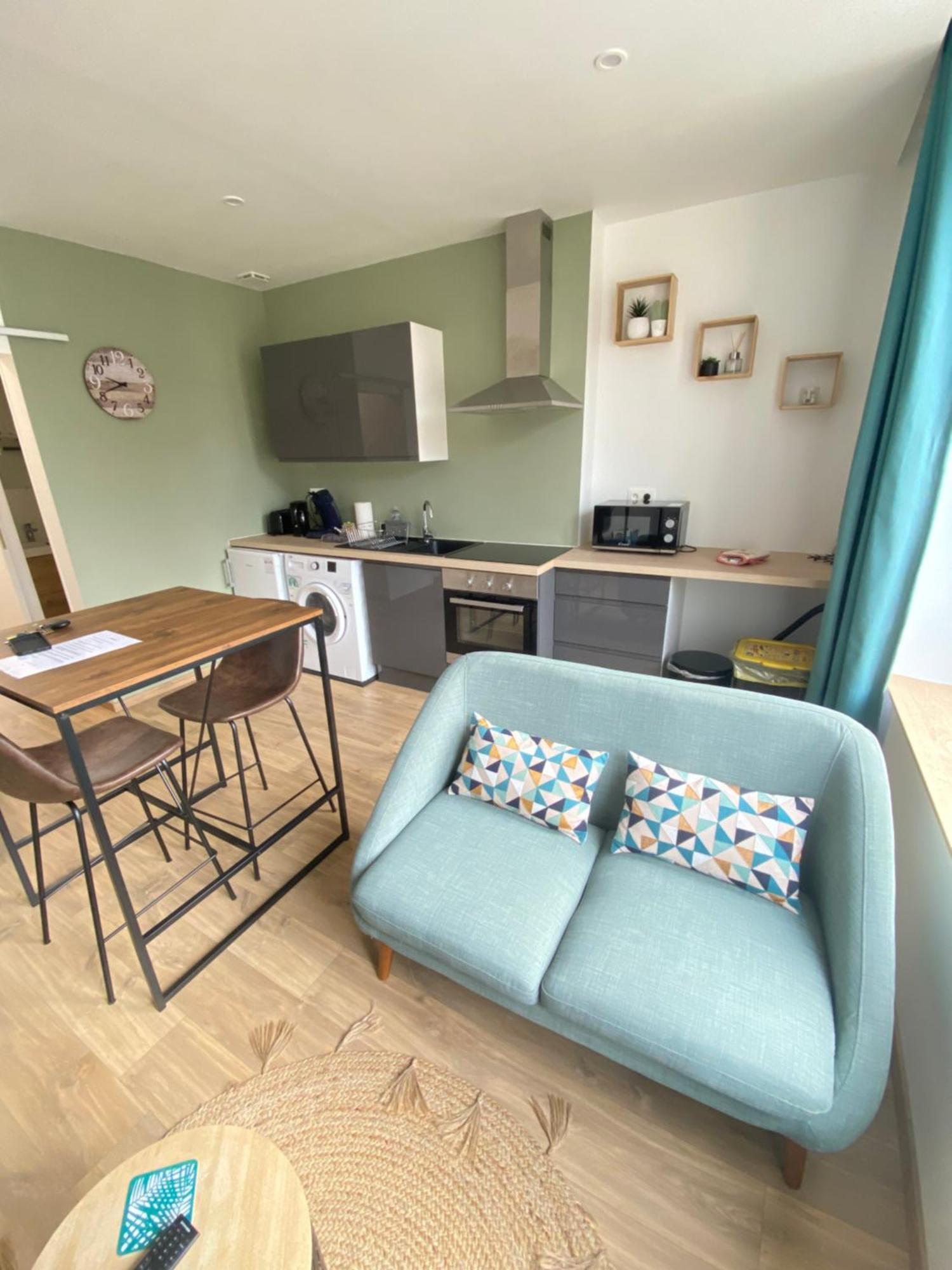 Joli Appartement F2 Plein Centre Coutances Extérieur photo